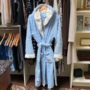 Women's Light Blue Quilted Robe - NWOT. L/XL